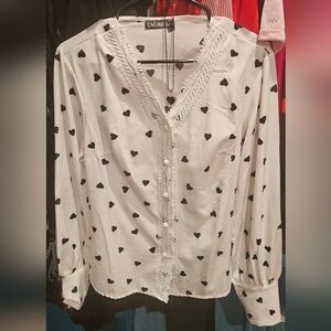 Black Heart White Top. Includes Neclace. Size Small